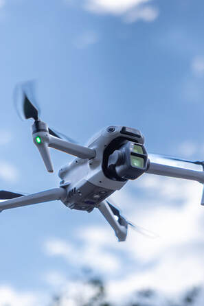 Eine grosse professionelle Drohne ; fotografiert von fotoboss.ch