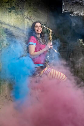Business shooting einer Musikerin mir Rauchbomben für ein unglaubliches bild ; fotografiert von fotoboss.ch