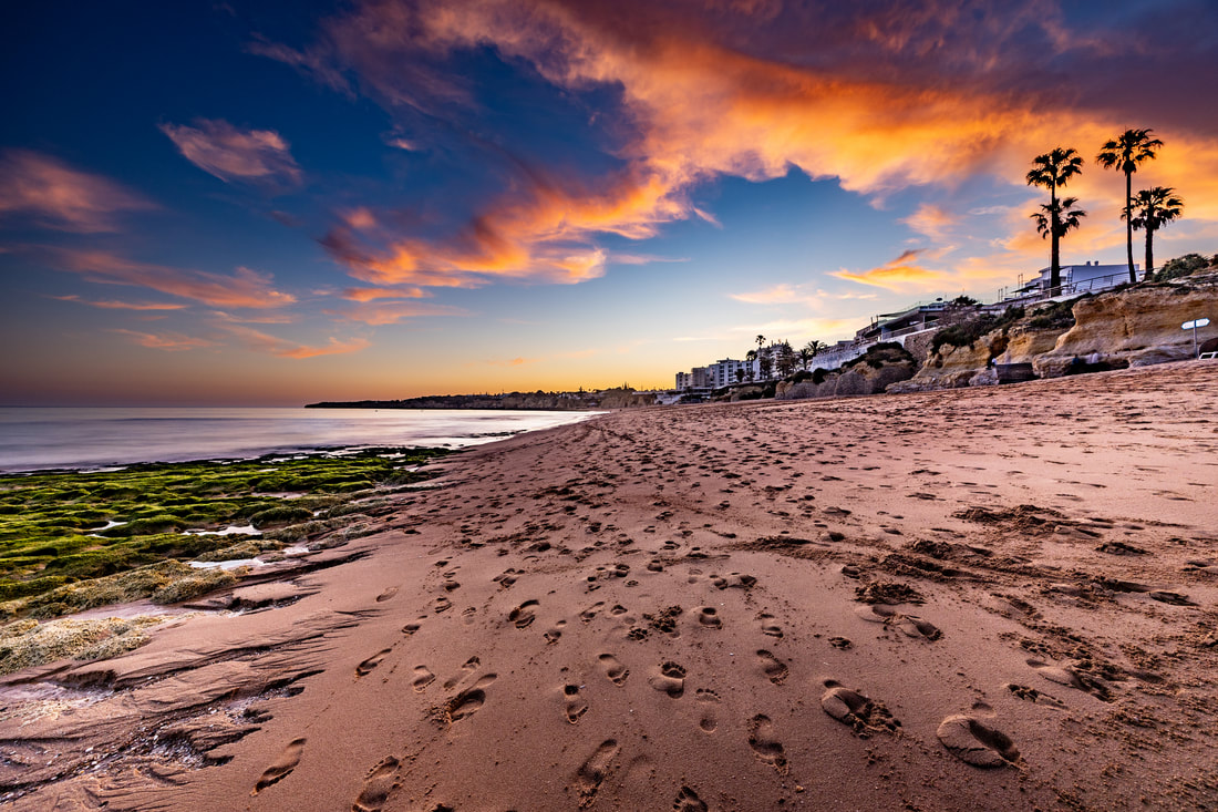 Eine Foto am Strand zu werbezwecken, eine romatische stimmung in der golden Hour ; fotografiert von fotoboss.ch 