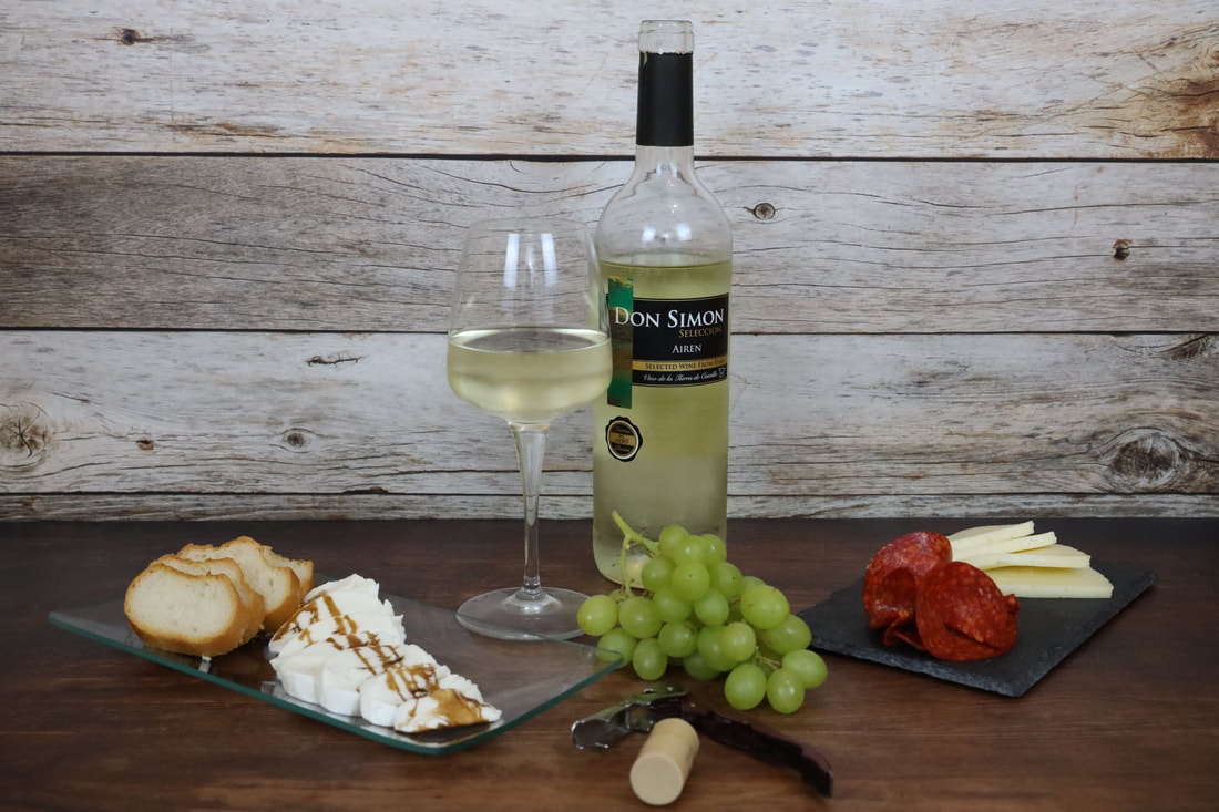 Werbe-Foto Wein mit Essen schön angerichtet ; fotografiert von FotoBOSS.ch 